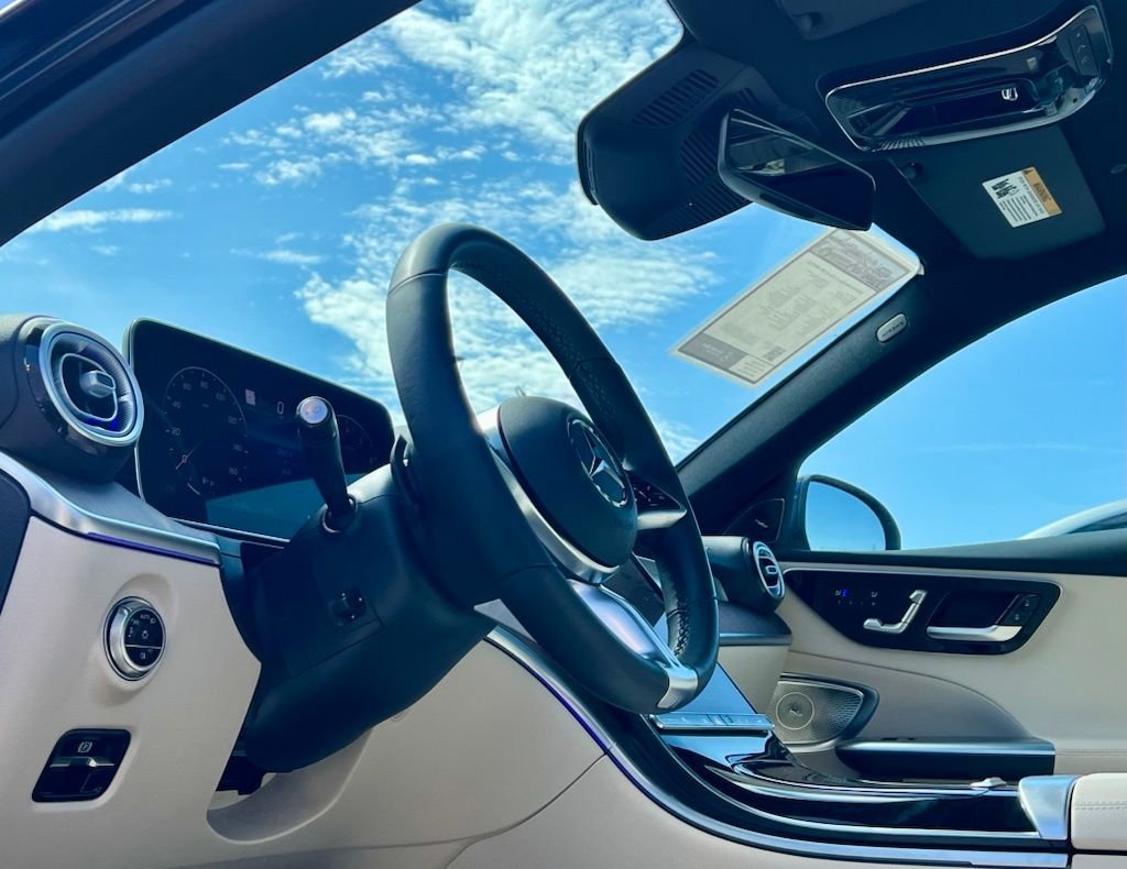 Certified Used 2023  Mercedes-Benz GLC 300 image 24
