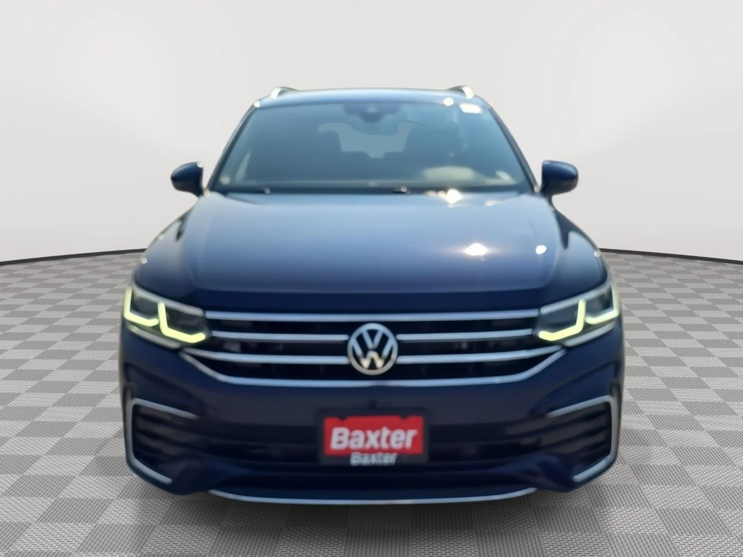 Used 2022  Volkswagen SEL R-Line image 2