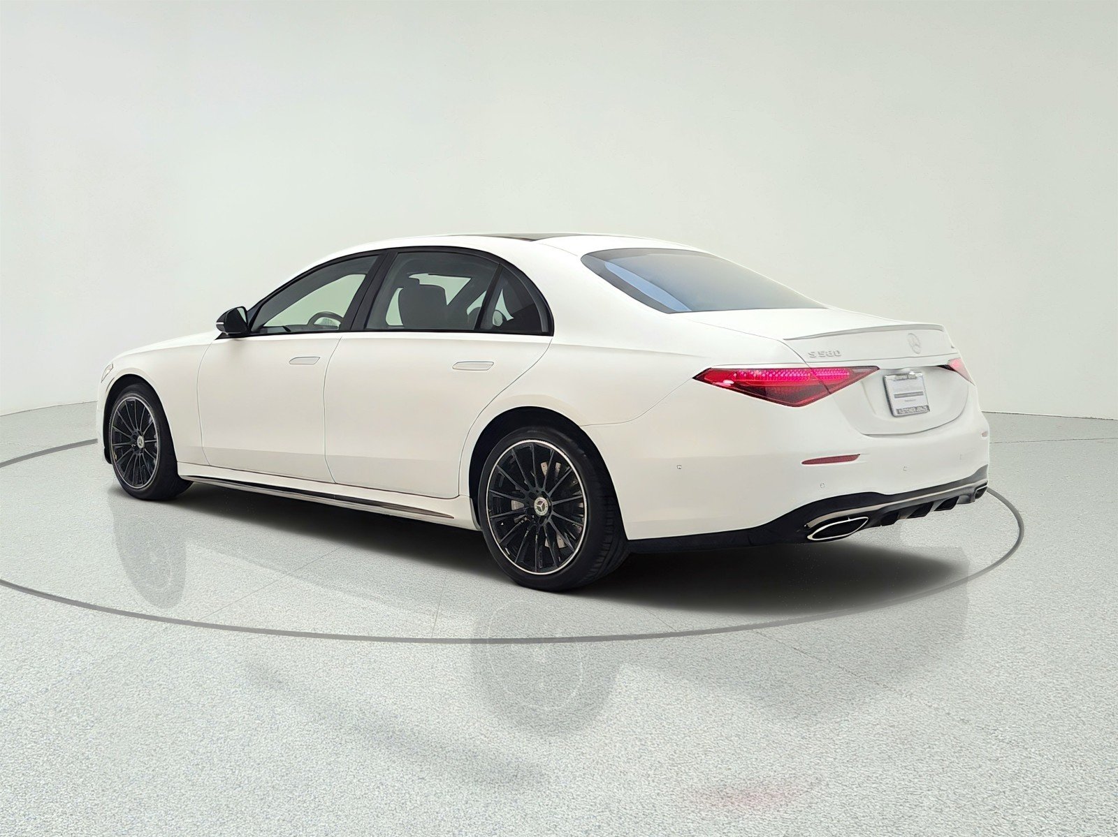 Certified Used 2025 MANUFAKTUR Moonlight White Magno Mercedes-Benz S 580 4MATIC® Sedan image 7
