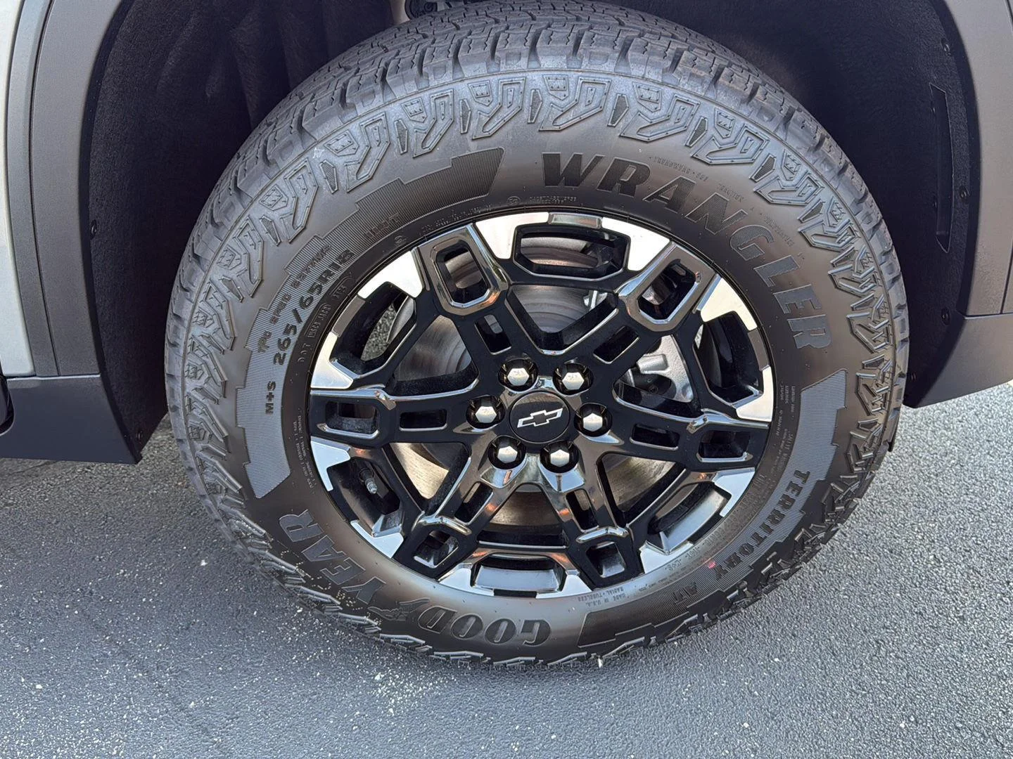 New 2027 Sterling Gray Metallic Chevrolet Z71 image 16