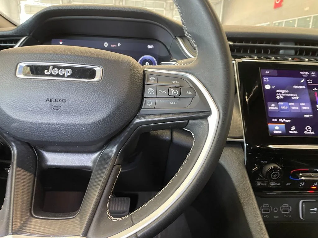 Used 2024 White Jeep Laredo image 14