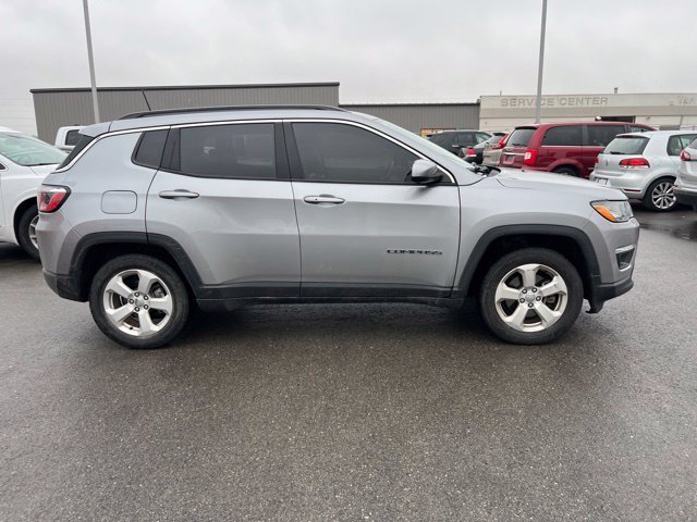 Used 2018 Billet Silver Metallic Clearcoat Jeep Latitude image 2