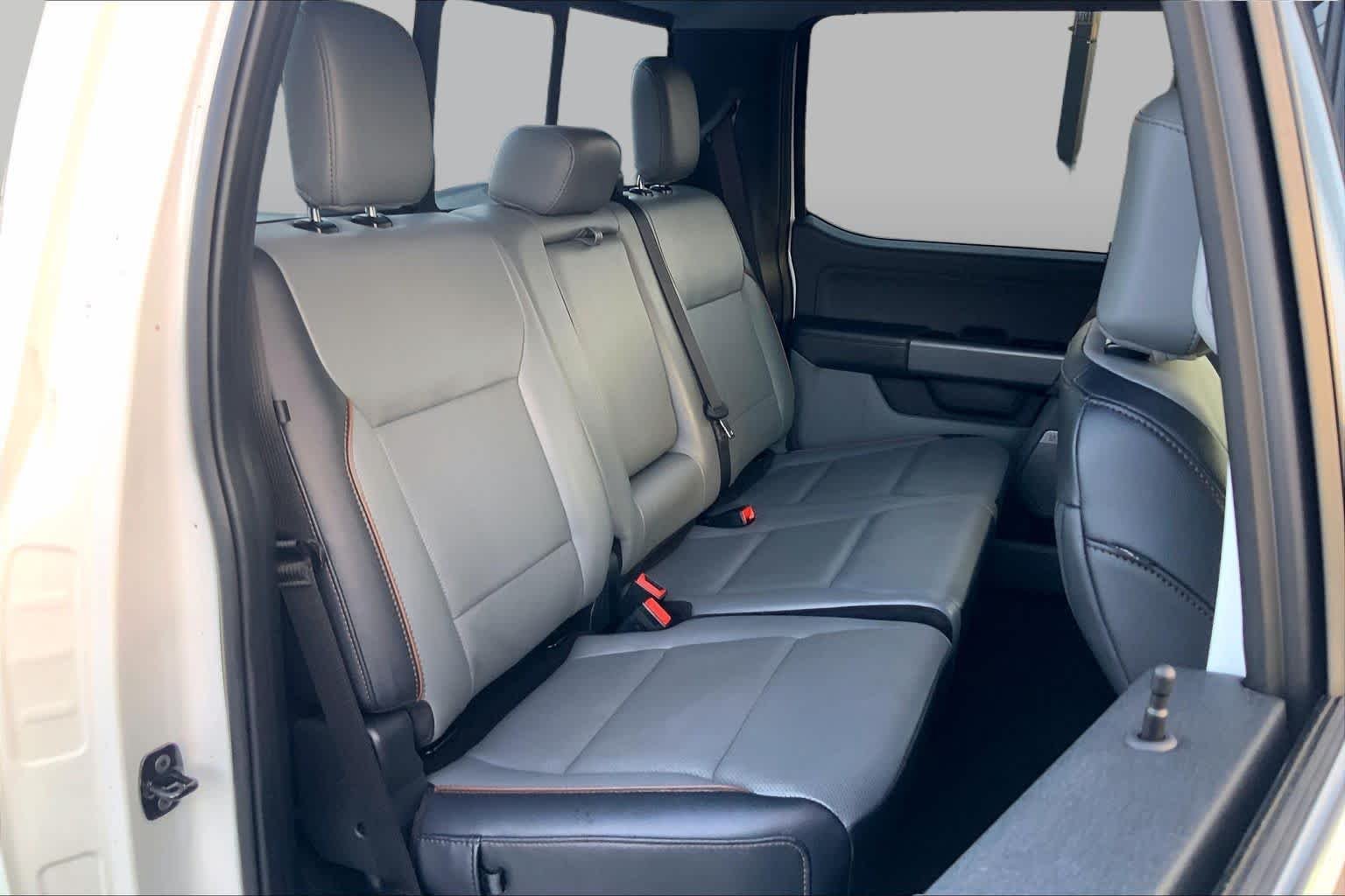 Used 2025 Oxford White Ford LARIAT image 19