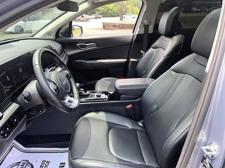 Used 2025 Everlasting Silver Kia EX image 12