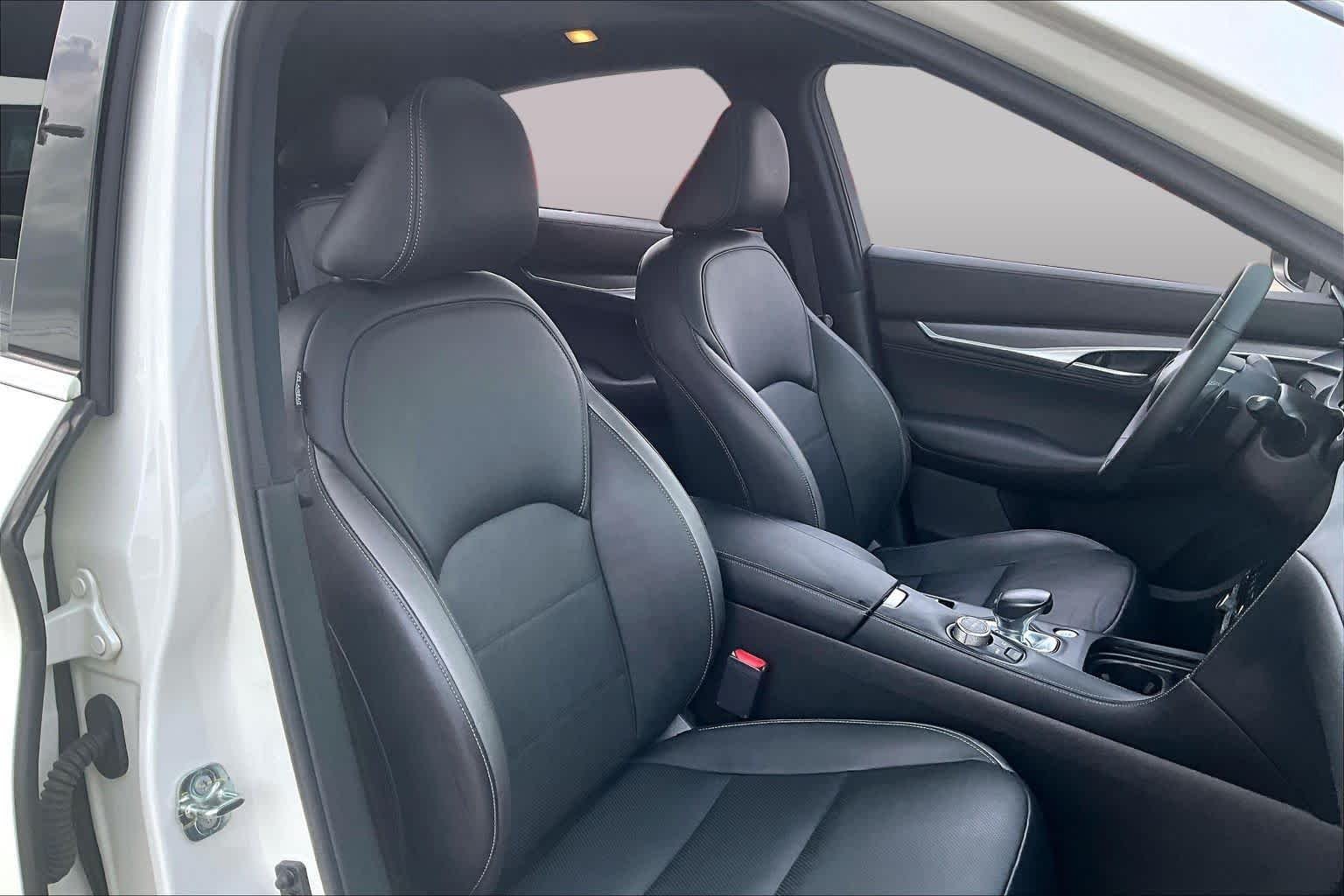 Used 2023 Majestic White INFINITI LUXE image 8