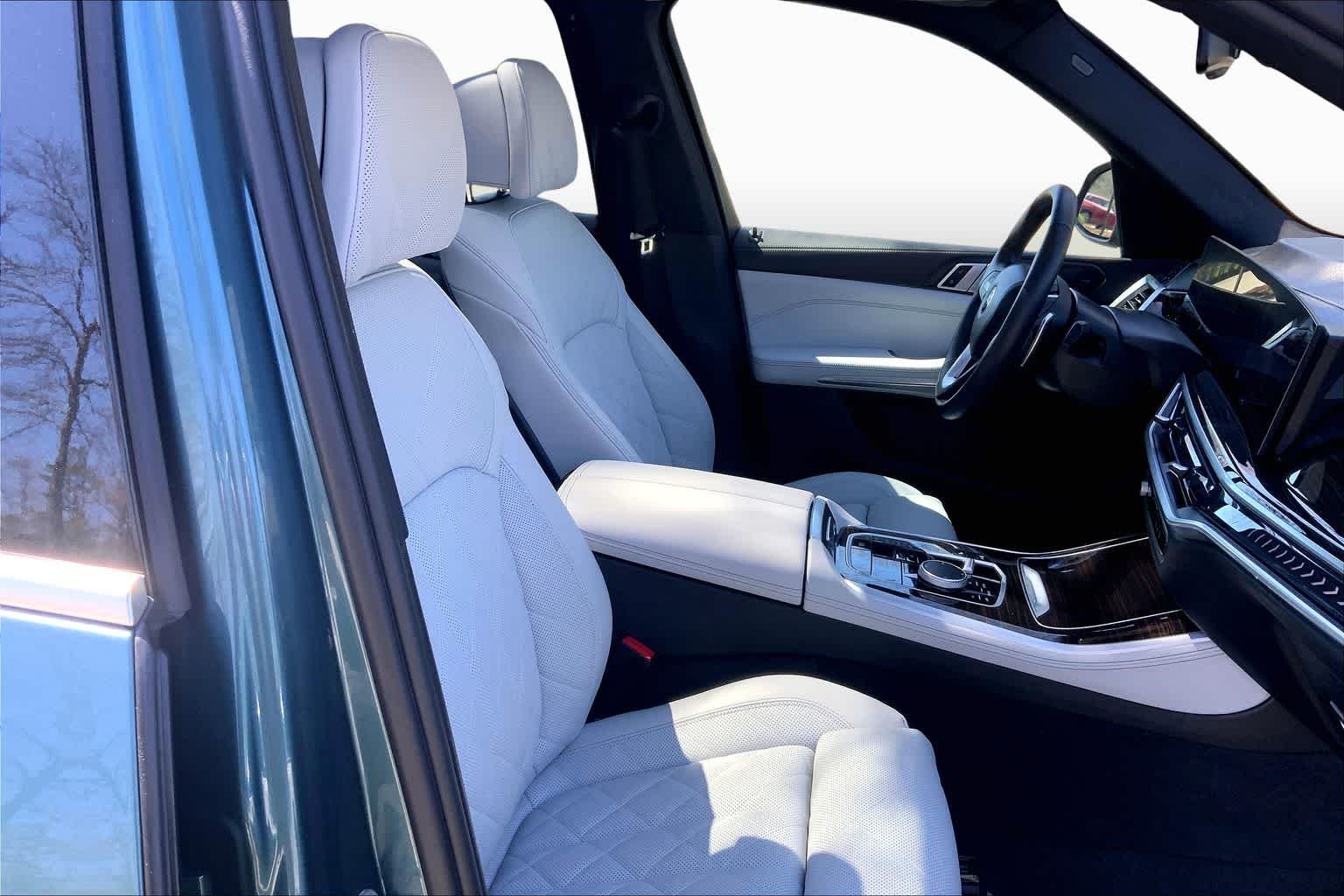 Used 2024 Blue Ridge Mountain Metallic BMW xDrive40i image 7