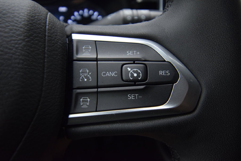 Used 2023 Granite Crystal Metallic Clearcoat Jeep Limited image 29
