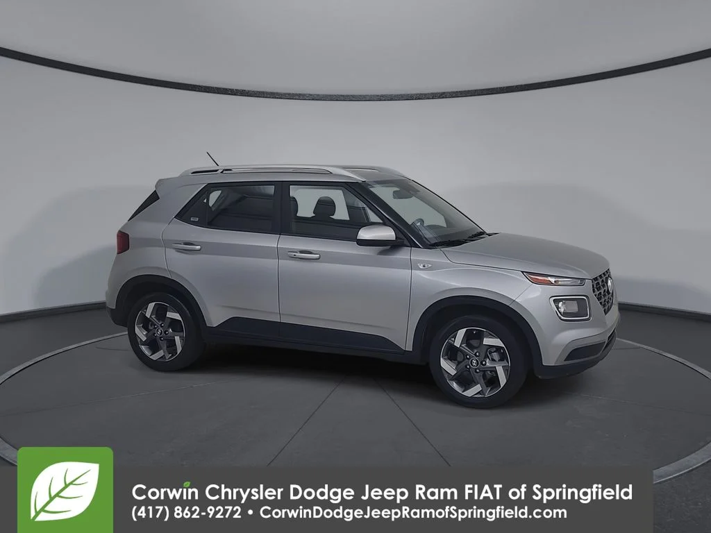 Used 2025 Silver Hyundai SEL image 2