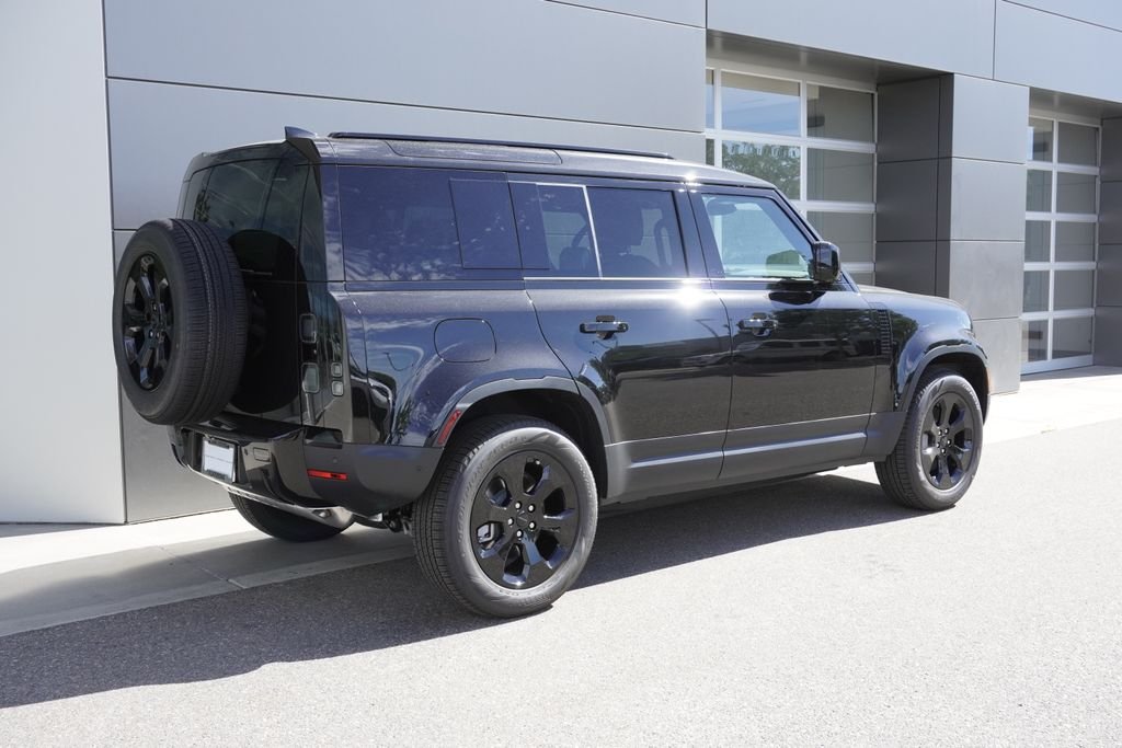 New 2026 Santorini Black Land Rover S image 4