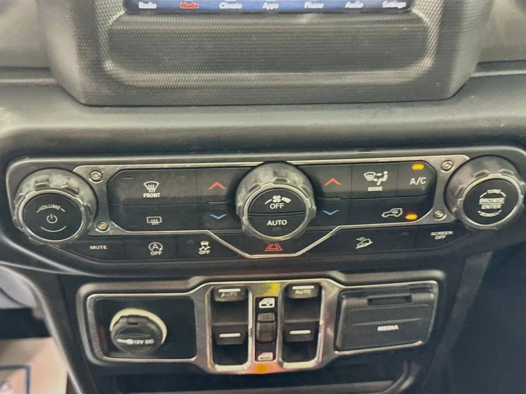 Used 2019 Bright White Clearcoat Jeep Unlimited Sahara image 19