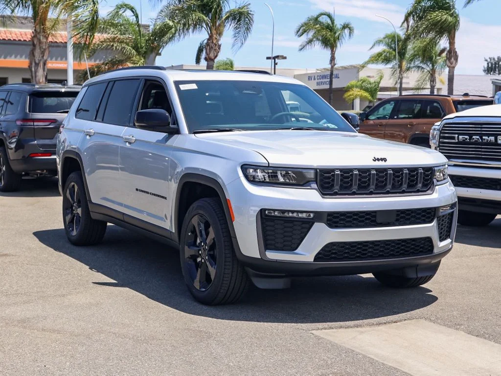 New 2026 Silver Zynith Exterior Paint Jeep Limited image 1