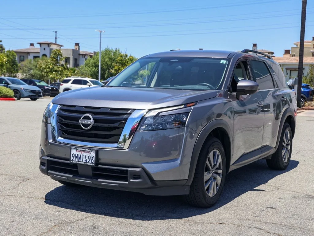 Used 2024 Gray Nissan SV image 7