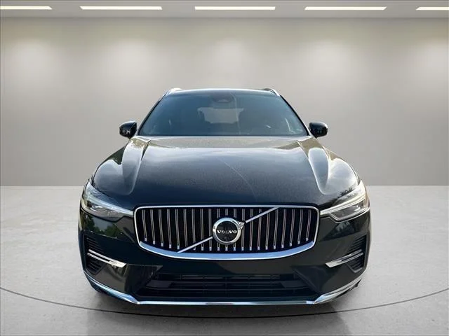 Used 2023  Volvo Plus Bright Theme image 8
