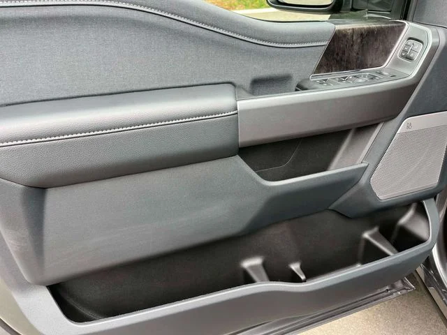 New 2027 Carbonized Gray Metallic Ford F-250® Lariat® image 18