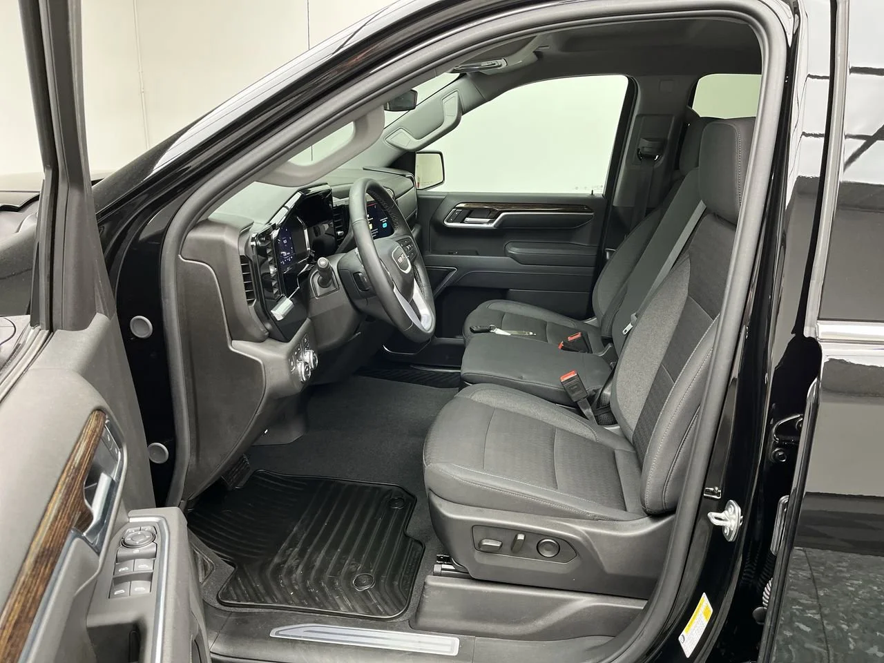 2025 GMC Sierra 1500 SLE - Photo 3