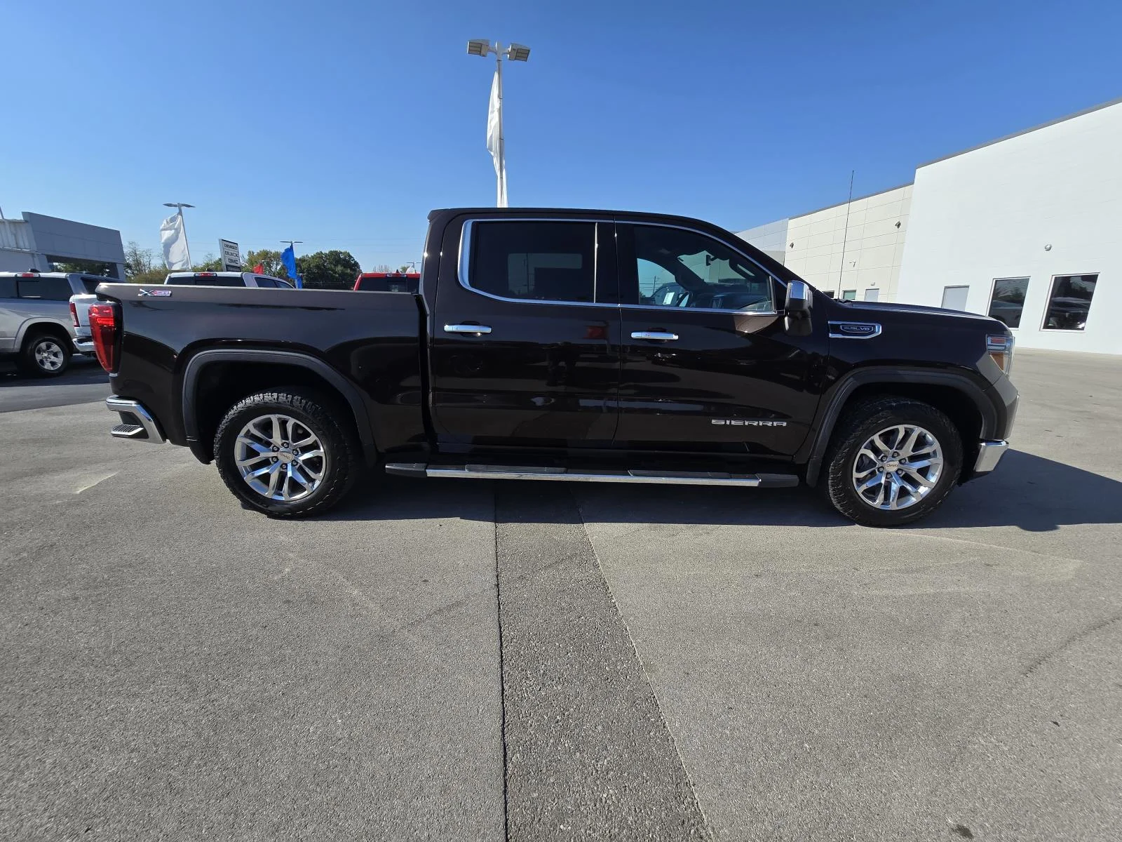 Used 2020 DEEP MAHOGANY METALLIC GMC SLT image 8