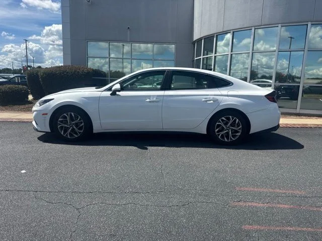 Used 2023 White Hyundai SEL image 11