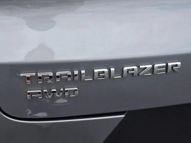 Used 2025 Sterling Gray Metallic Chevrolet LT image 18