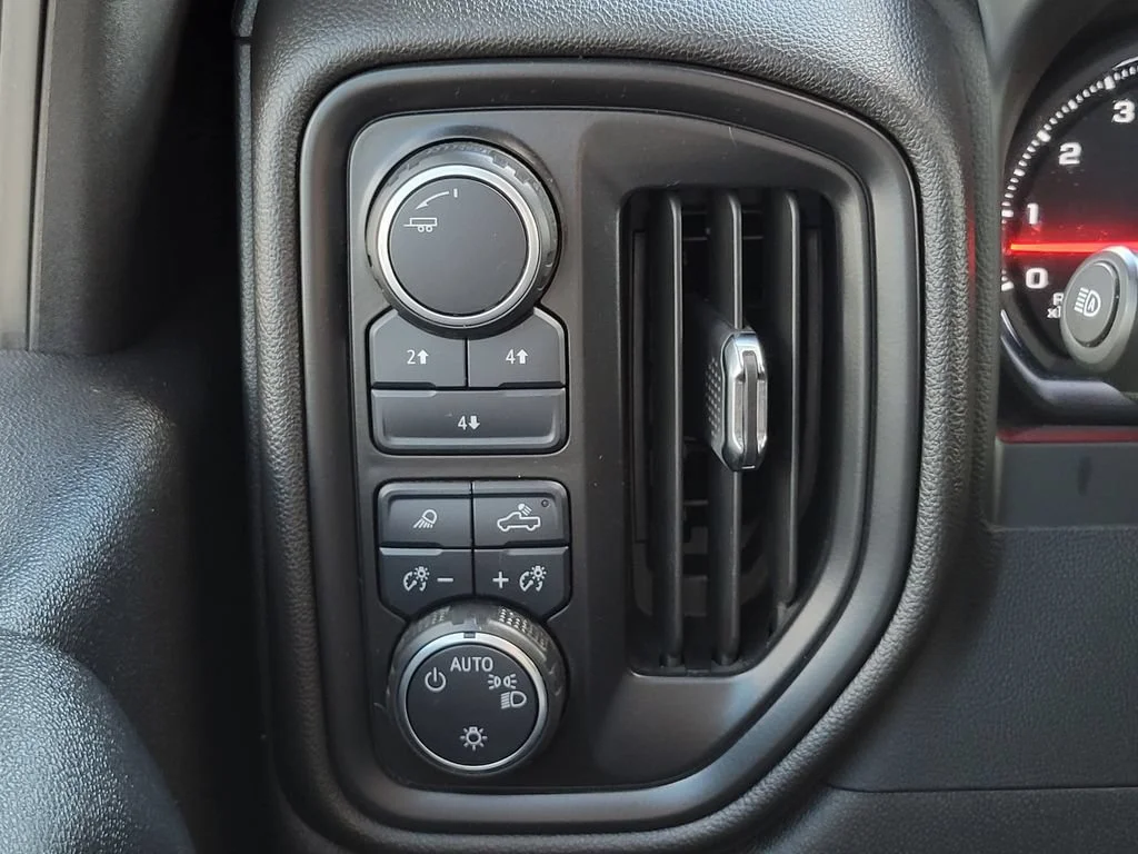 Used 2025 Slate Gray Metallic Chevrolet Custom image 27