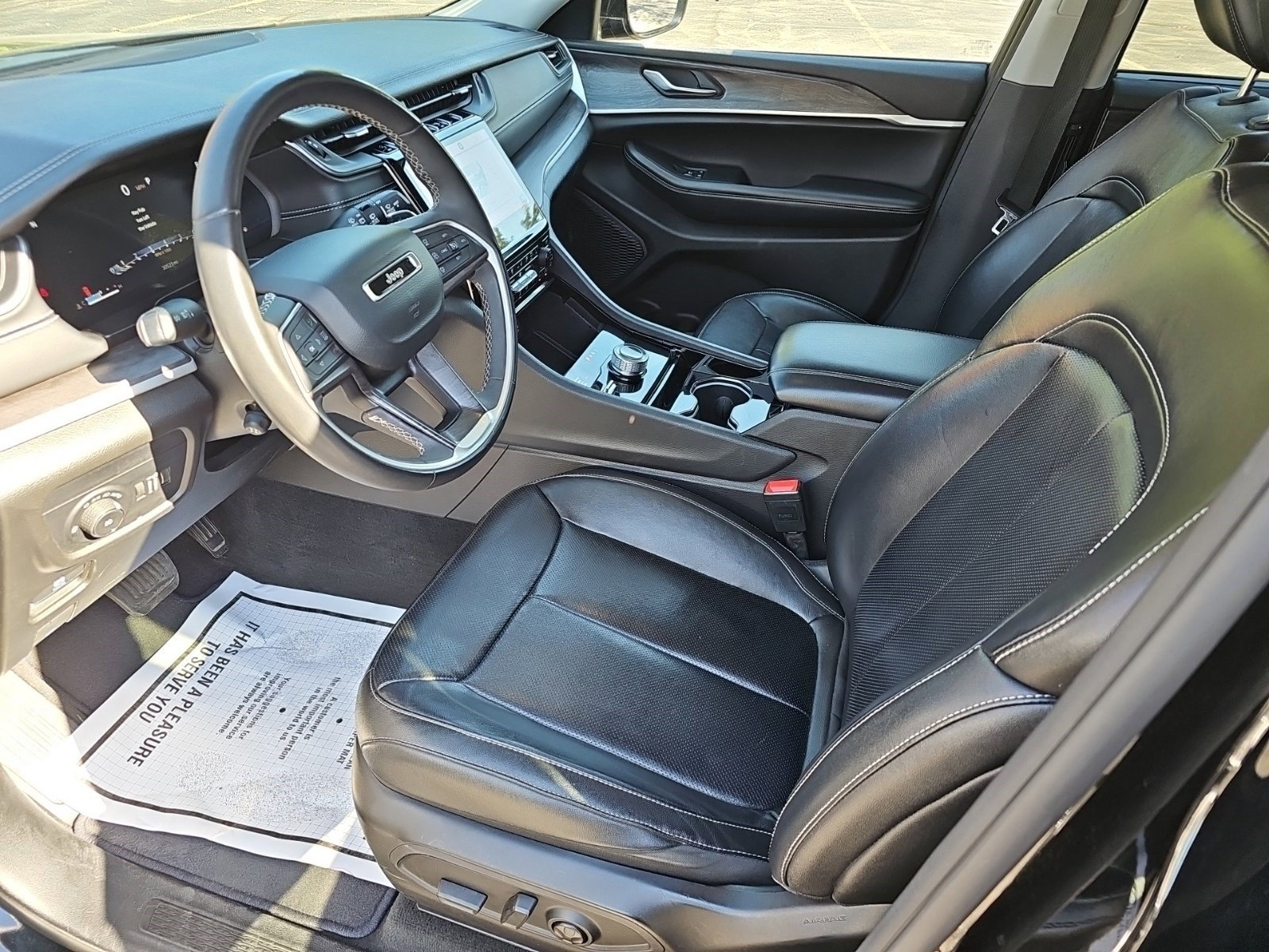 Certified Used 2023 Diamond Black Crystal Pearlcoat Jeep Limited image 18