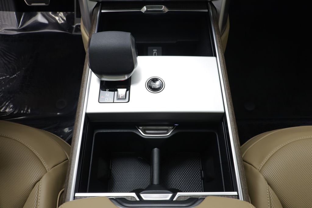 New 2026 Santorini Black LAND ROVER SE LWB 7-Seats / V8 image 14