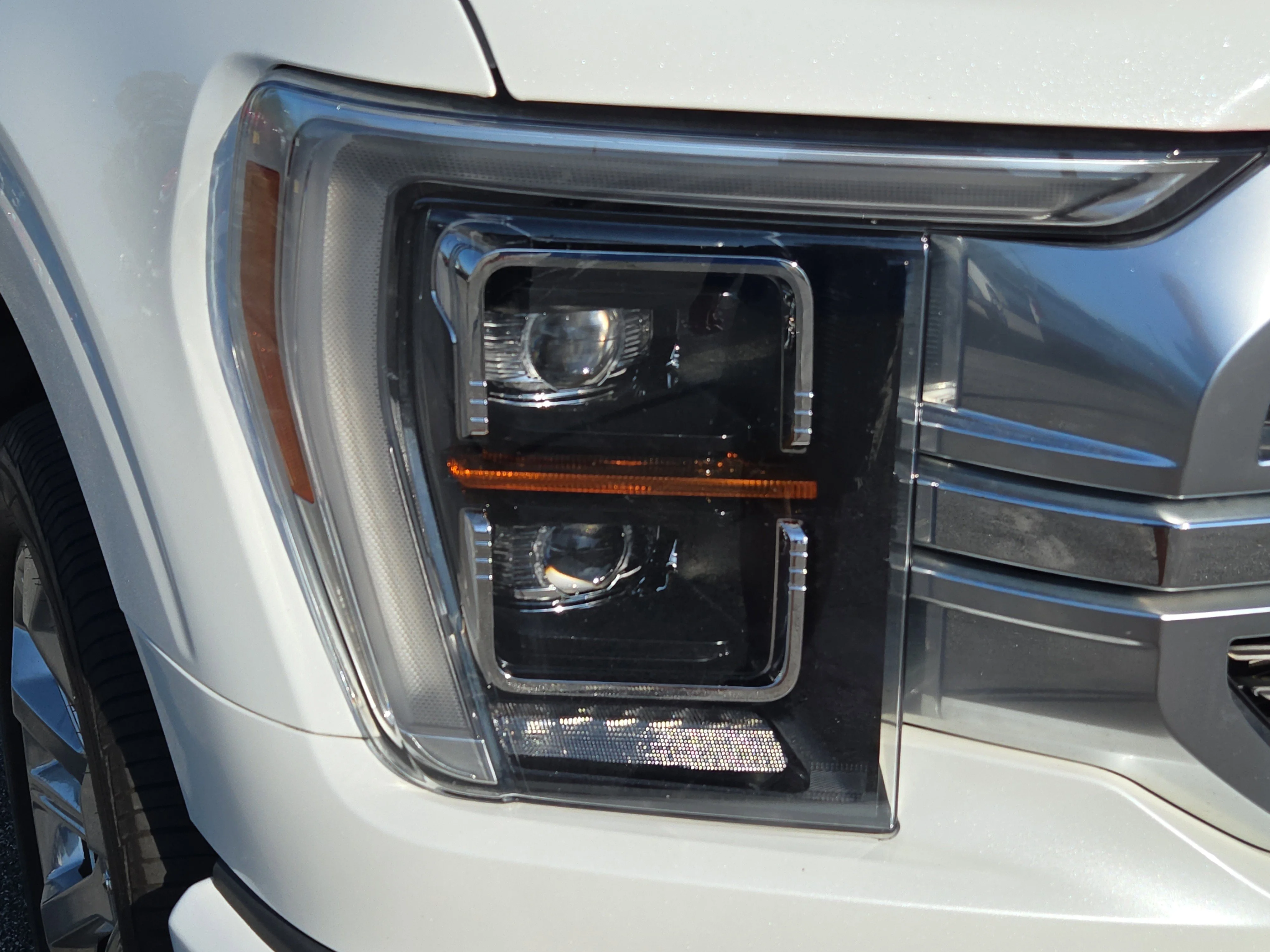 Used 2023 White Ford Limited image 6