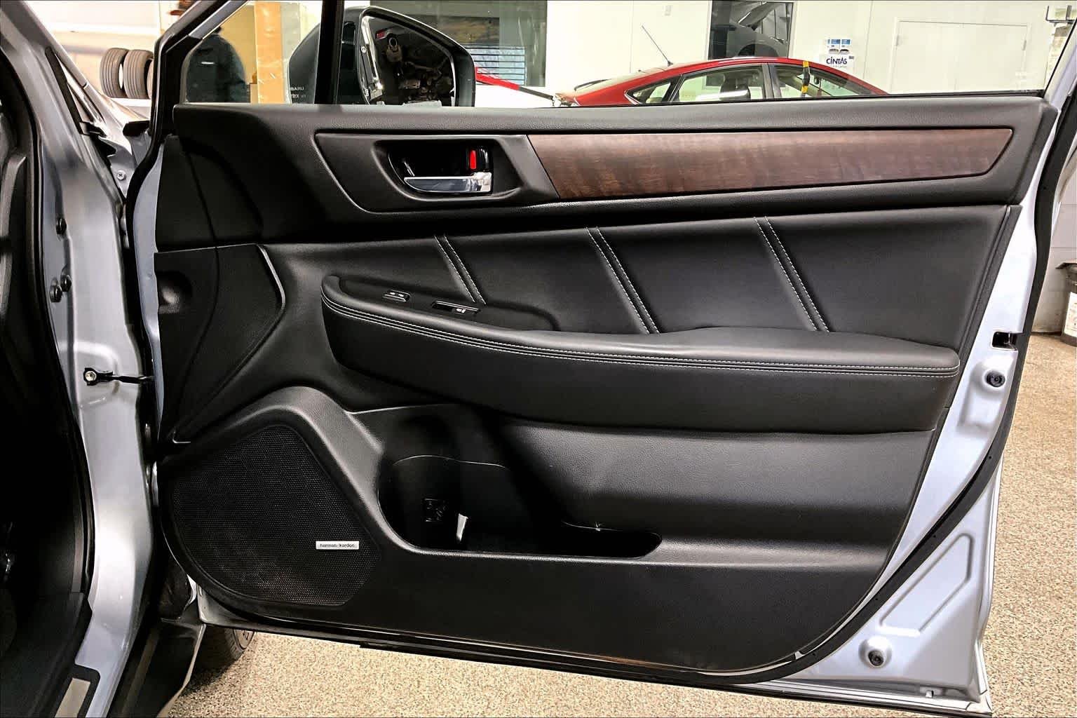 Used 2019 Ice Silver Metallic Subaru Limited image 23