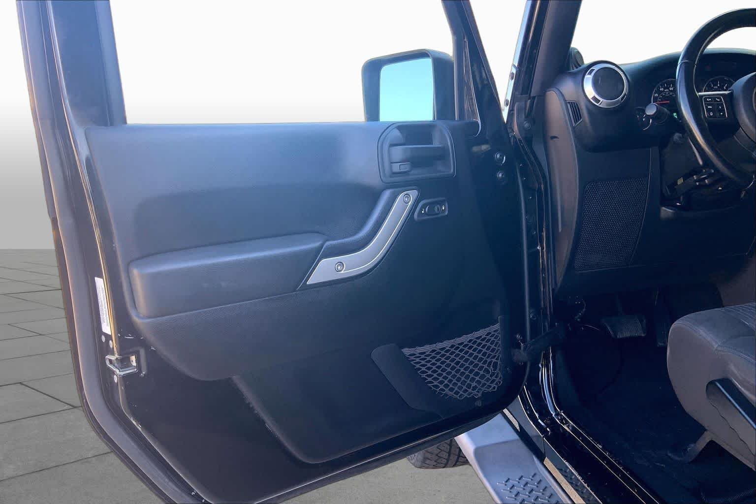 Used 2012 Black Jeep Sahara image 21