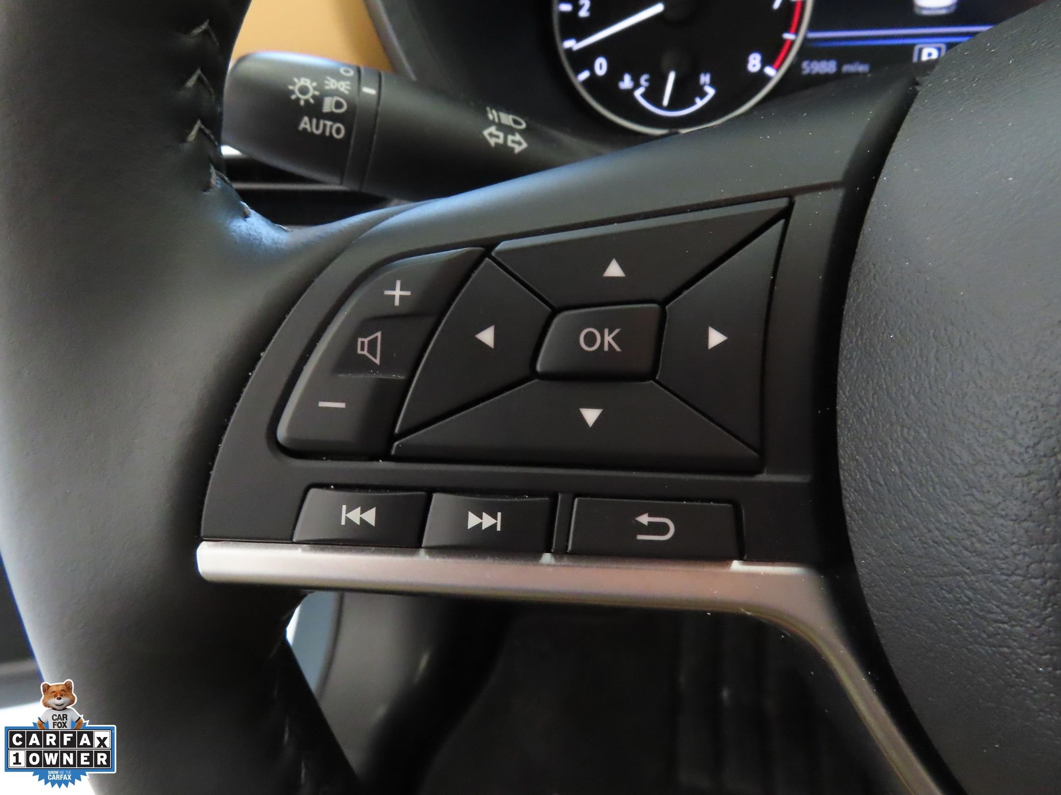 Used 2025 Gray Nissan SV image 13