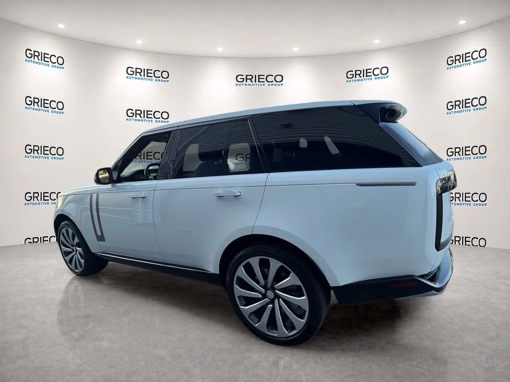 Used 2025 Ostuni Pearl White Land Rover SE image 5