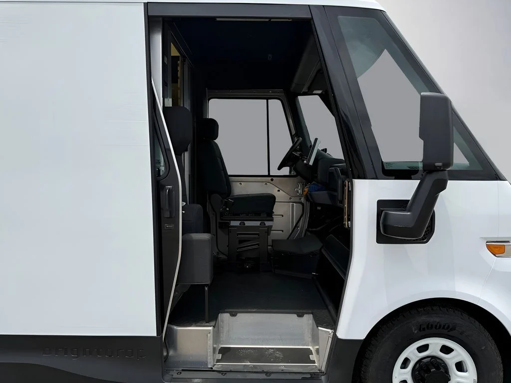 Used 2024 White BrightDrop Max Range Battery image 10