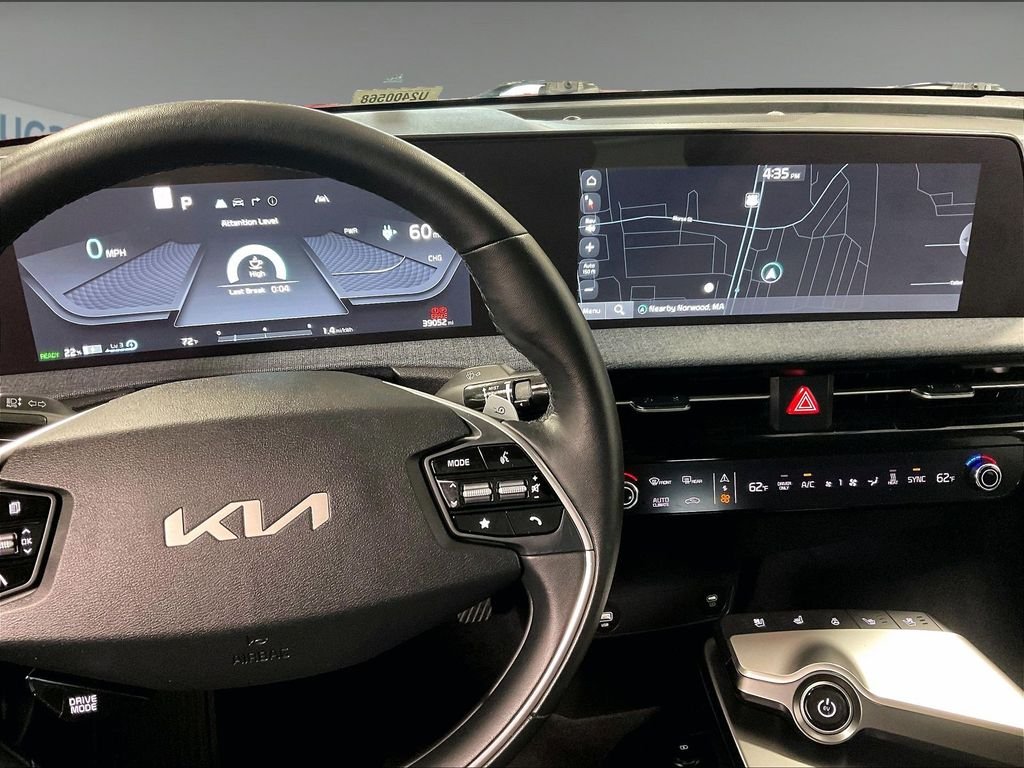 Used 2022 Red Kia Wind image 19