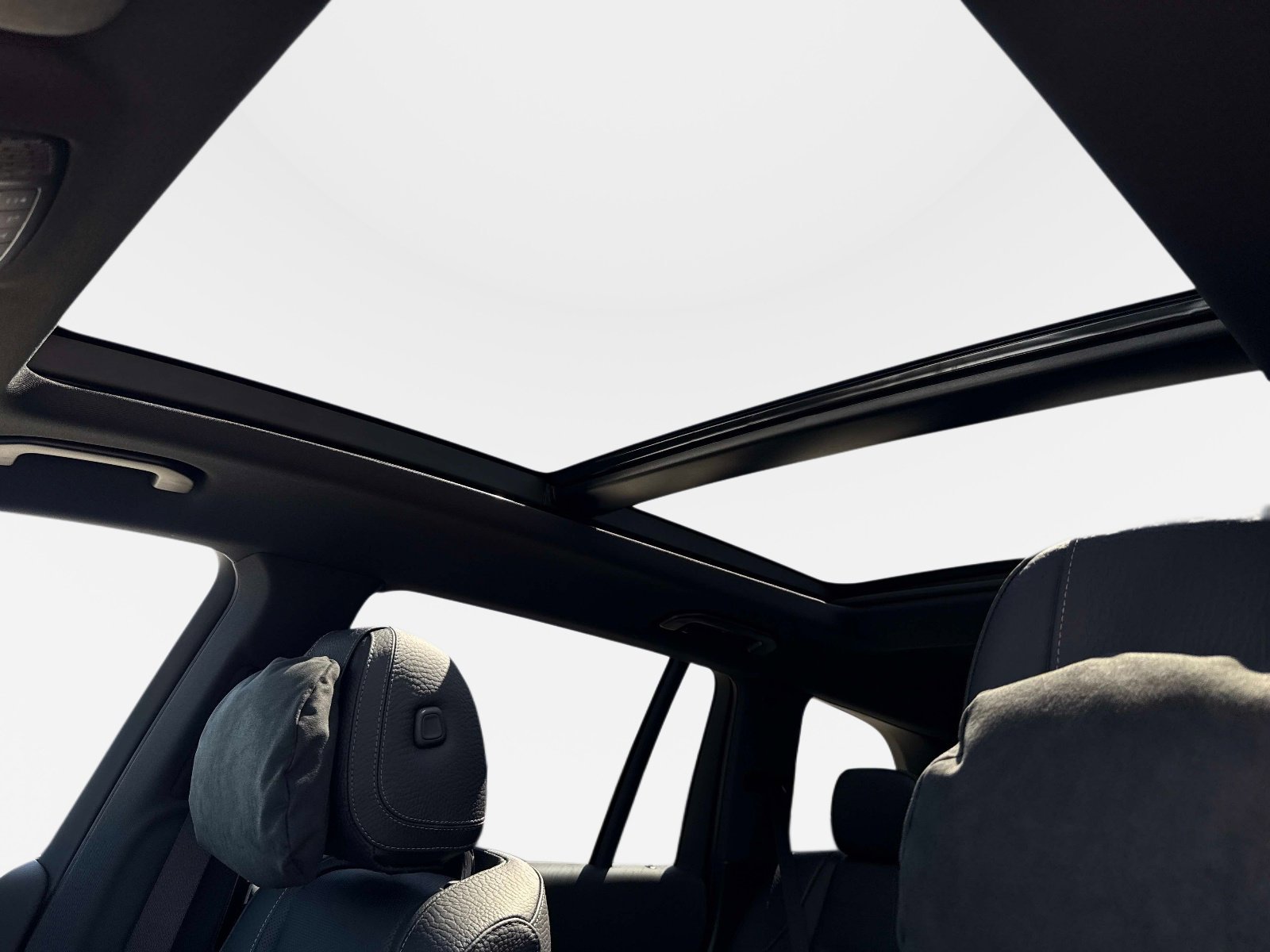 New 2026 Moonlight White Mercedes-Benz 450 4MATIC® SUV image 25