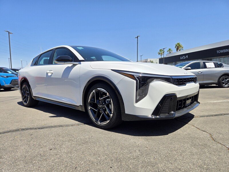New 2026 Snow White Pearl Kia GT-Line image 2
