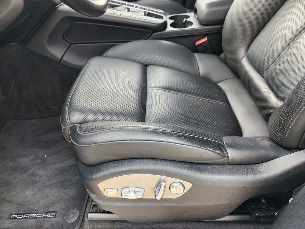 Used 2019 Dolomite Silver Metallic Porsche S image 25