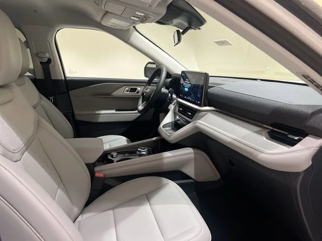 New 2026 Star White Metallic Tri-Coat Ford Active image 26
