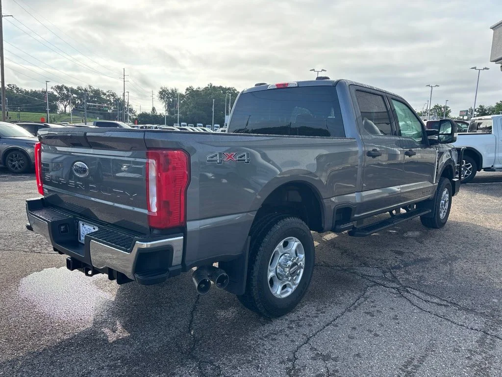 Used 2025 Gray Metallic Ford XLT image 7