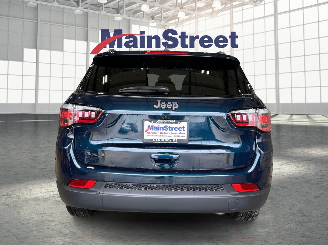 New 2026 Fathom Blue Pearl-Coat Exterior Paint Jeep Latitude image 4