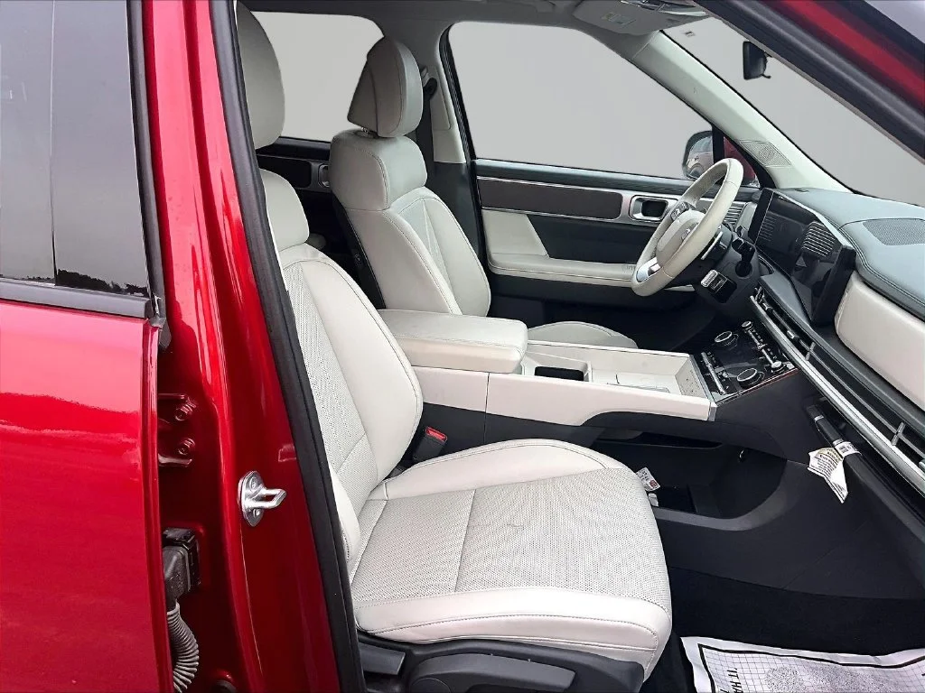 Used 2025 Red Hyundai SEL image 7