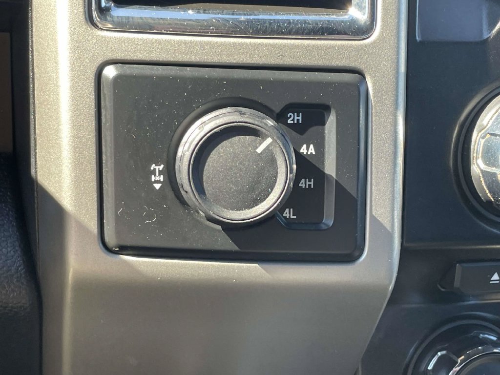 Used 2015 Red Ford Lariat image 27