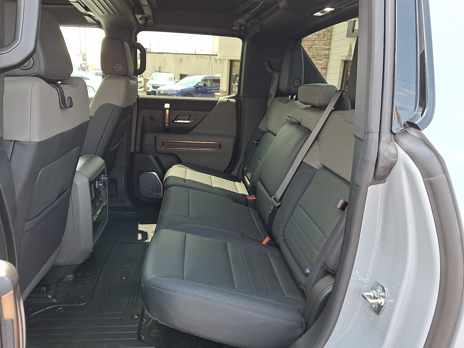 Used 2025 Meteorite Metallic (Grey) - GNO GMC e4WD 3X image 10
