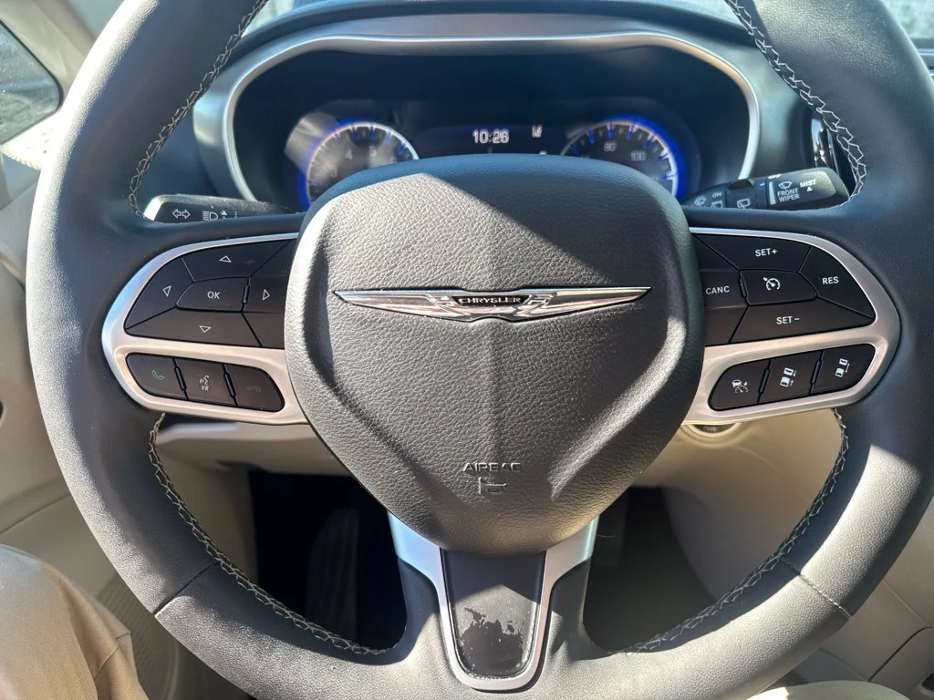 Used 2024 Silver Mist Clearcoat Chrysler Touring L image 26