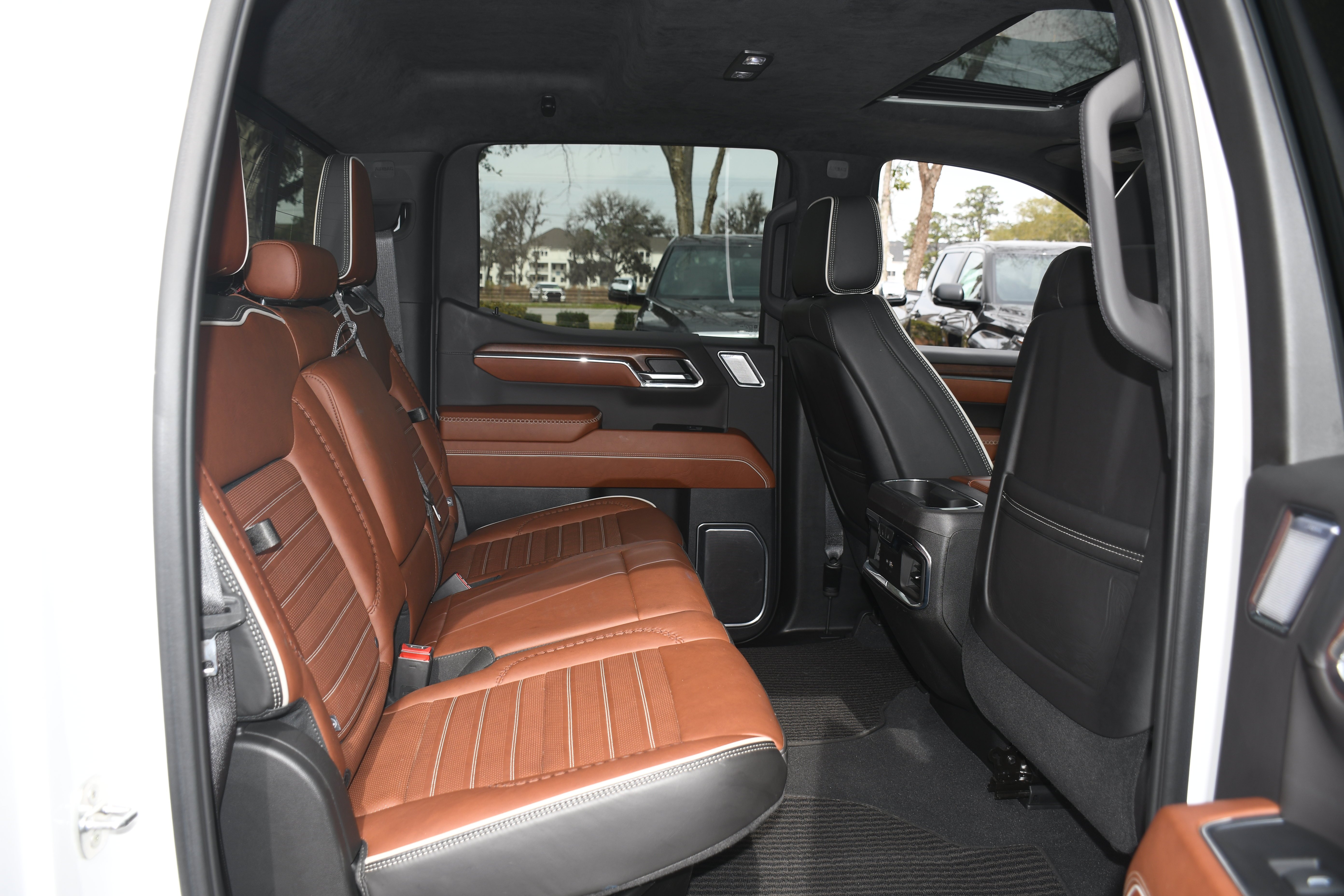 Used 2024 White GMC Denali Ultimate image 21