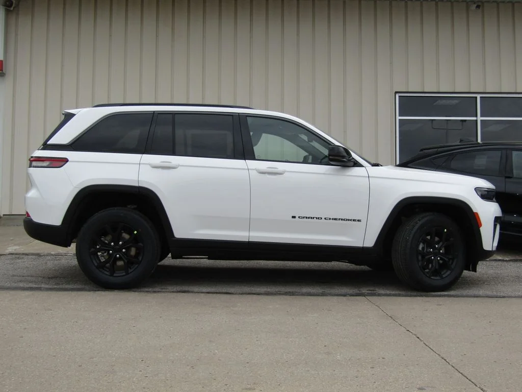 New 2026 Bright White Clearcoat Jeep Altitude image 2