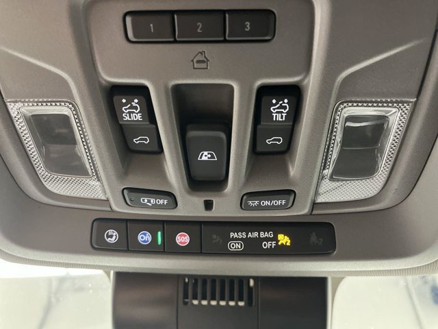 Used 2024 Onyx Black GMC Elevation image 30