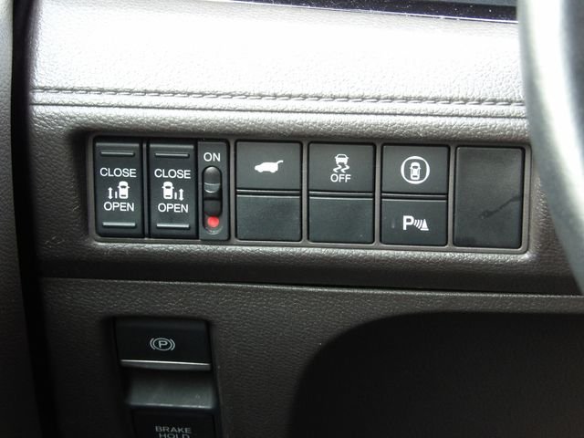 Used 2022 Lunar Silver Metallic Honda Touring image 26