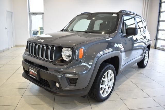 Used 2022 Gray Jeep Latitude image 4