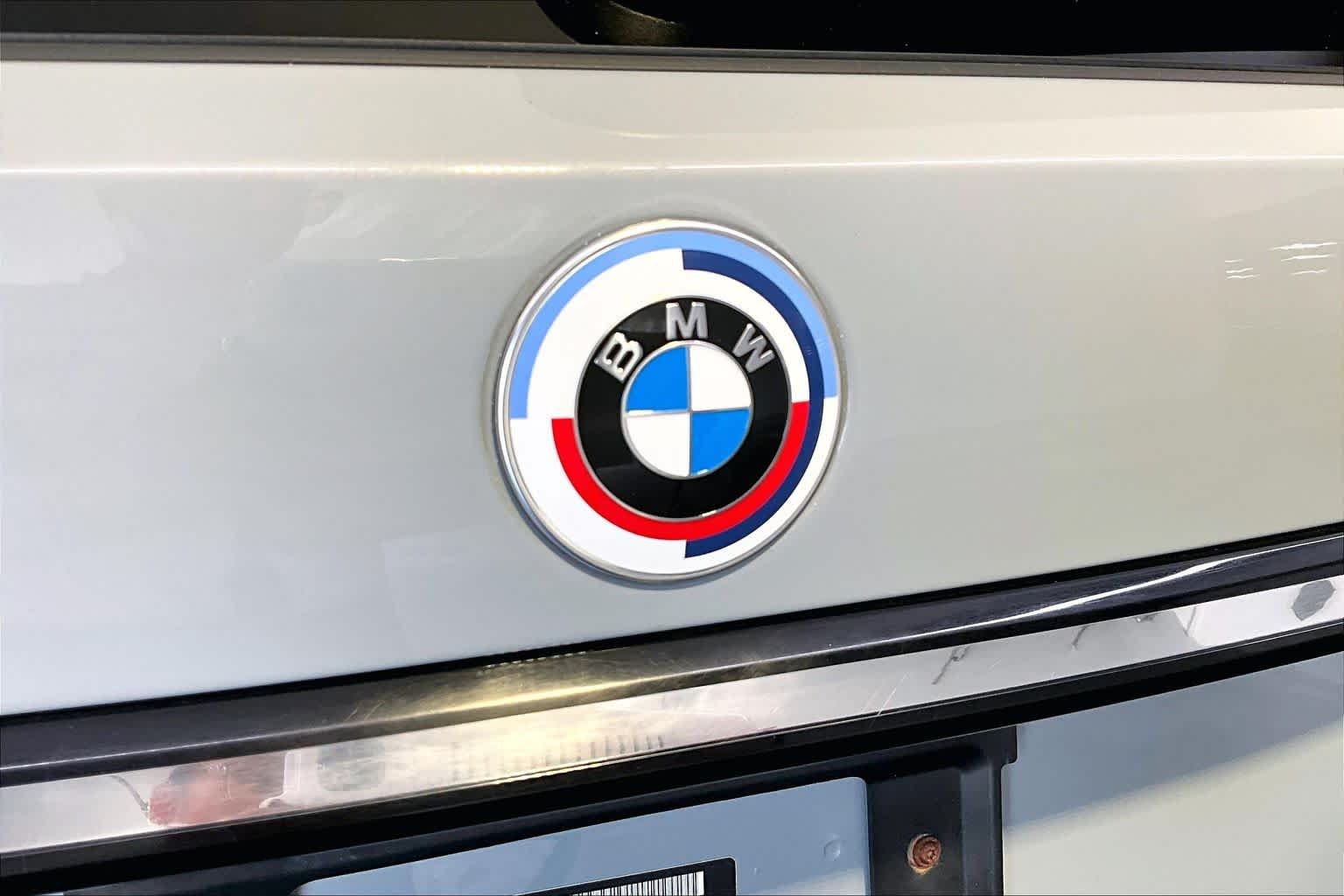 Used 2023 Brooklyn Grey Metallic BMW M60i image 33
