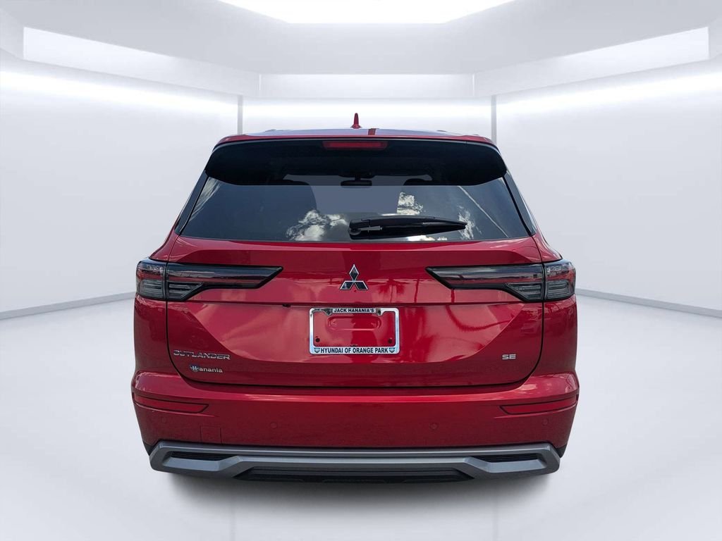 Used 2025  Mitsubishi SE image 4