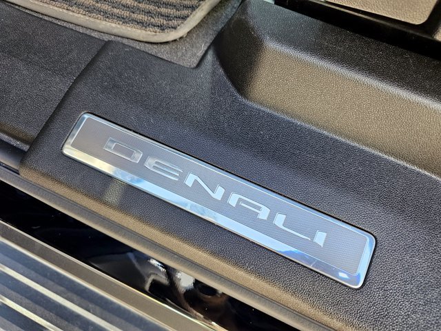 2024 GMC Yukon Denali Ultimate - Photo 14